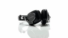 Stunning audio and wireless convenience combined. 

P5 Wireless feature class-leading 17 hour...