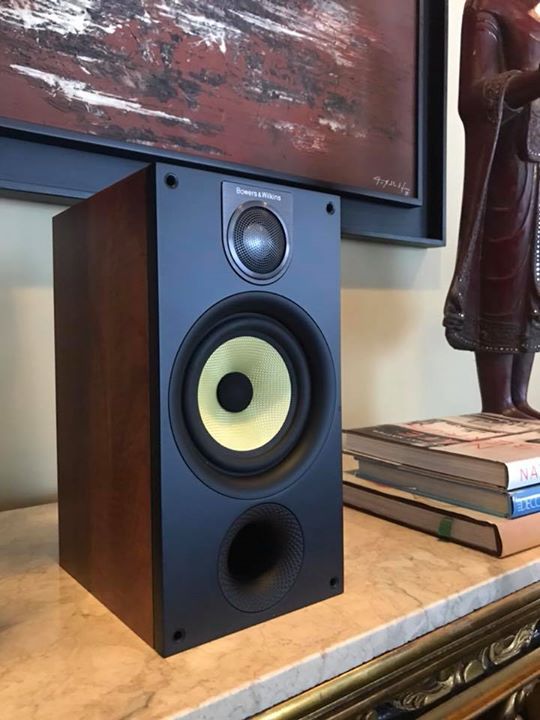 An ideal bookshelf or wall-mounted speaker, the 686 S2 is designed to fit into any space and still...